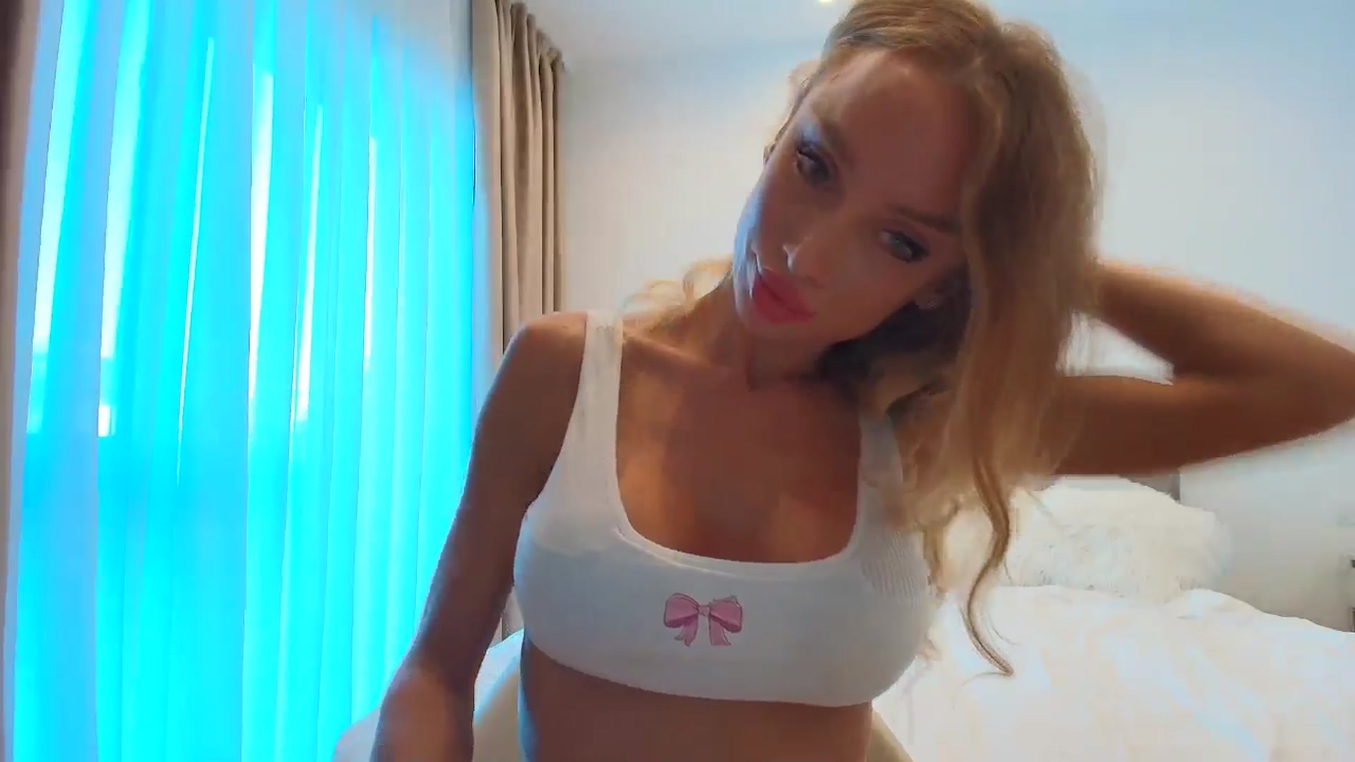 Gallery image thumbnail from Anayys's myfreecams stream on, 09/15/2025, 15:48 image 5 of 20