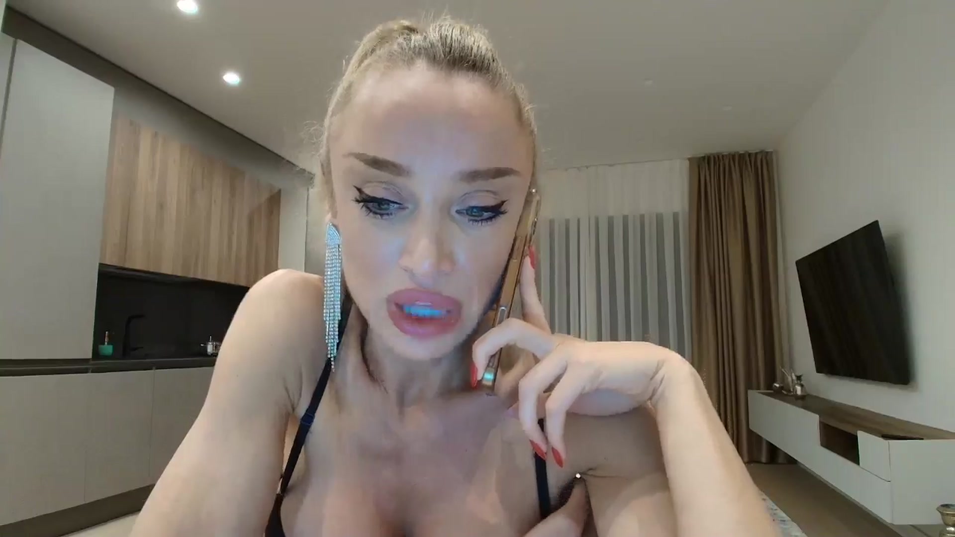 Gallery image thumbnail from Anayys's myfreecams stream on, 09/16/2025, 17:54 image 2 of 20