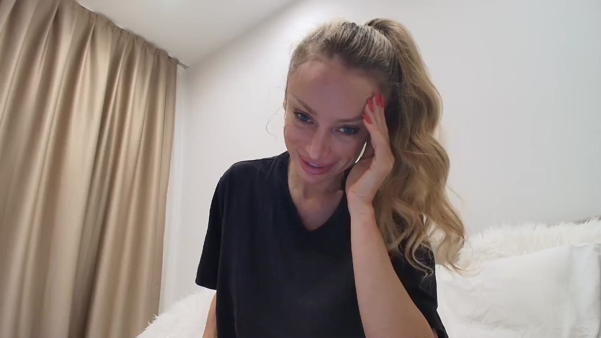 Gallery image thumbnail from Anayys's myfreecams stream on, 09/19/2025, 24:24 image 19 of 20