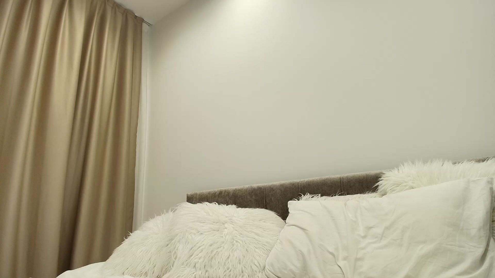 Gallery image thumbnail from Anayys's myfreecams stream on, 09/19/2025, 24:24 image 1 of 20
