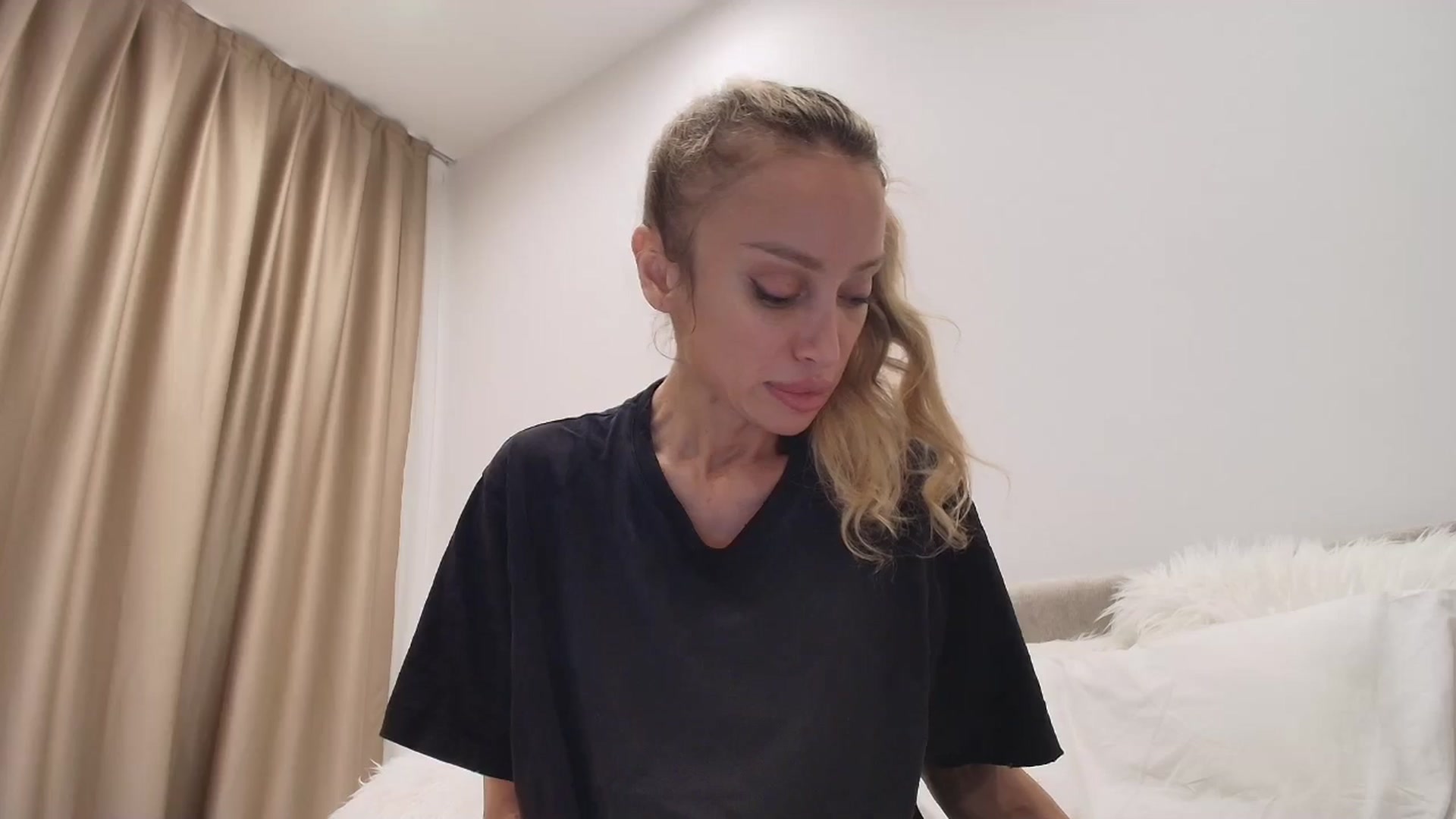 Gallery image thumbnail from Anayys's myfreecams stream on, 09/19/2025, 24:24 image 20 of 20