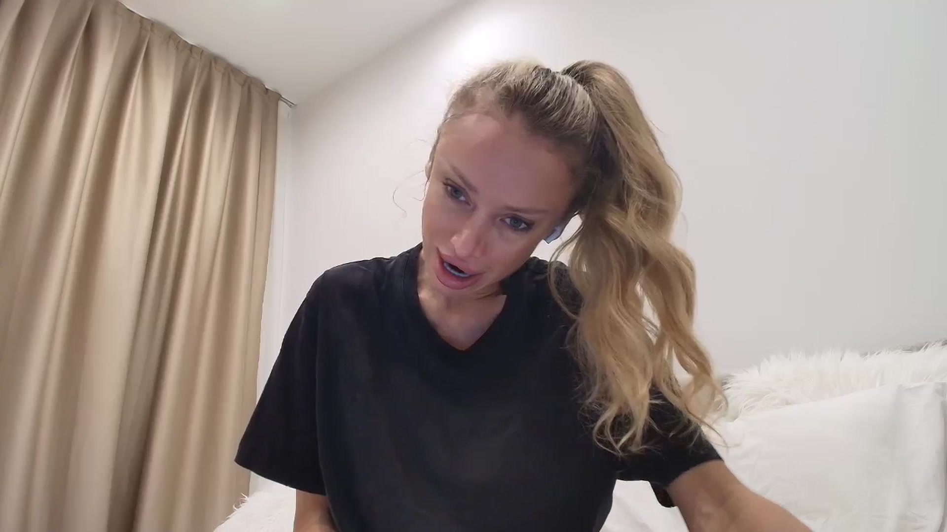 Gallery image thumbnail from Anayys's myfreecams stream on, 09/19/2025, 24:24 image 18 of 20