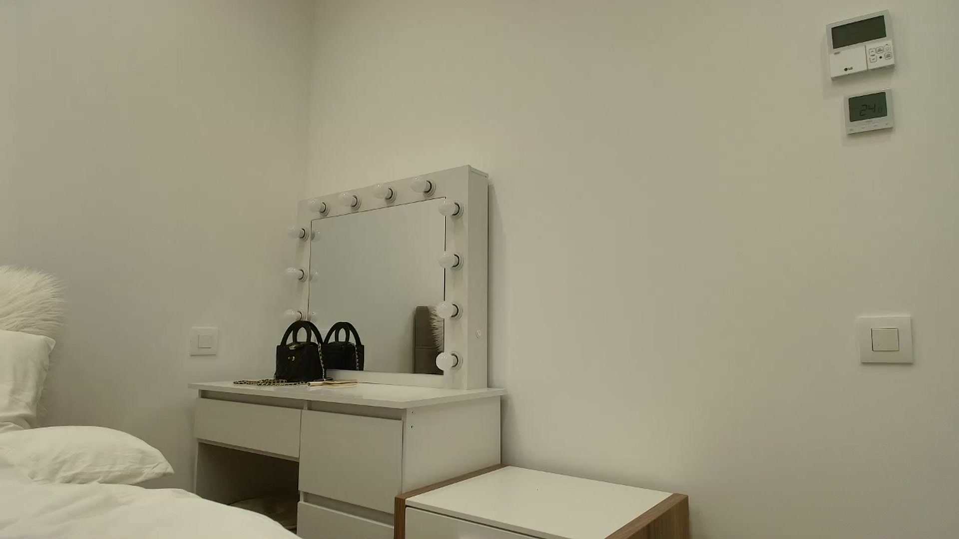 Gallery image thumbnail from Anayys's myfreecams stream on, 09/19/2025, 17:40 image 7 of 20