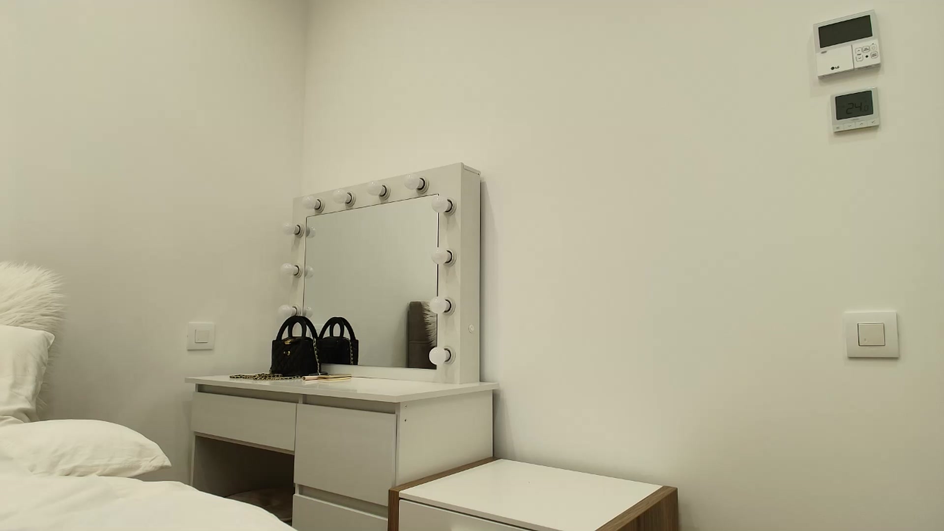 Gallery image thumbnail from Anayys's myfreecams stream on, 09/19/2025, 17:40 image 6 of 20