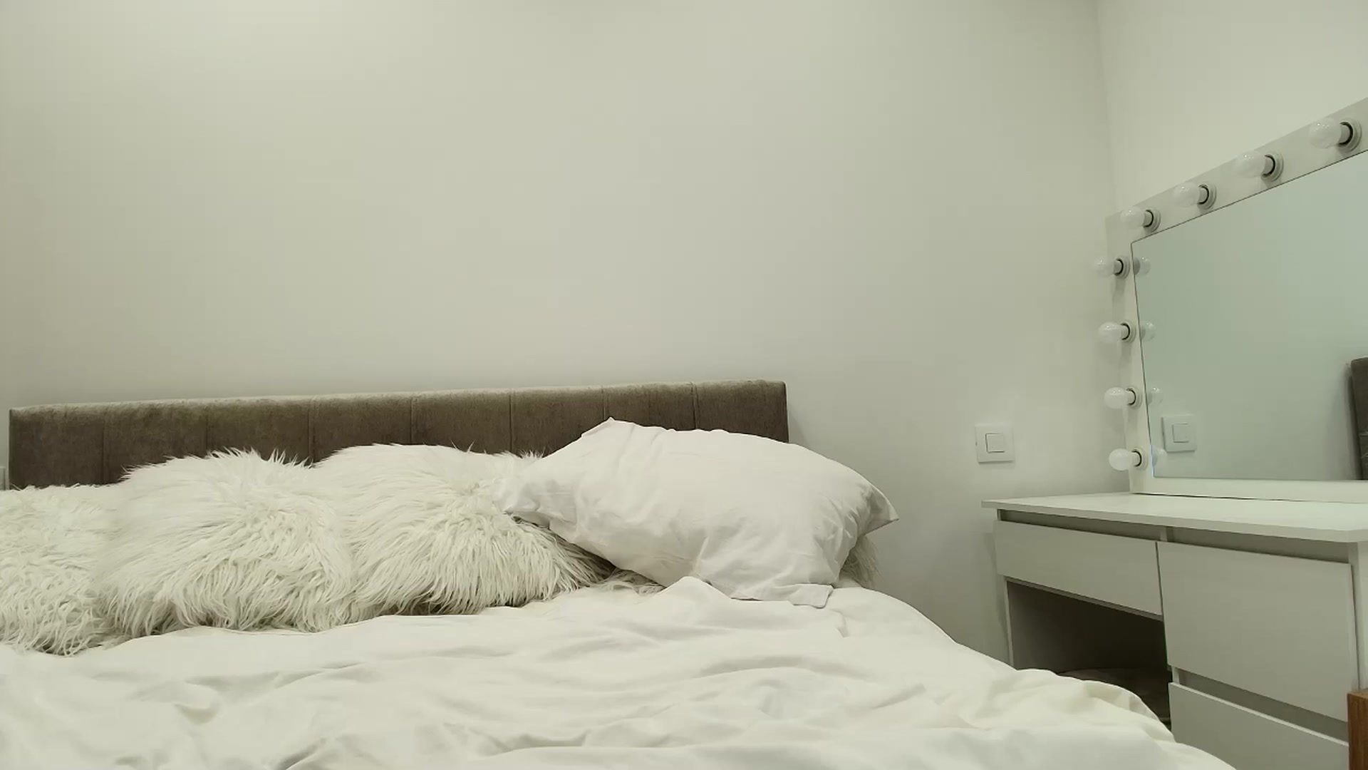 Gallery image thumbnail from Anayys's myfreecams stream on, 09/20/2025, 21:18 image 1 of 20