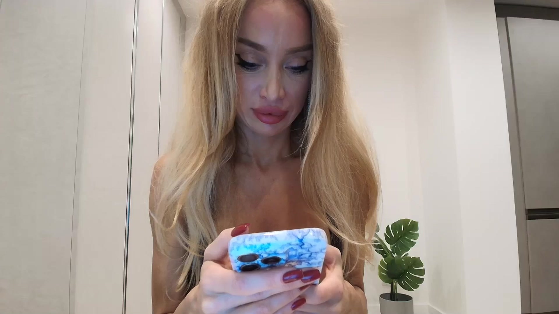 Gallery image thumbnail from Anayys's myfreecams stream on, 09/28/2025, 18:36 image 6 of 20