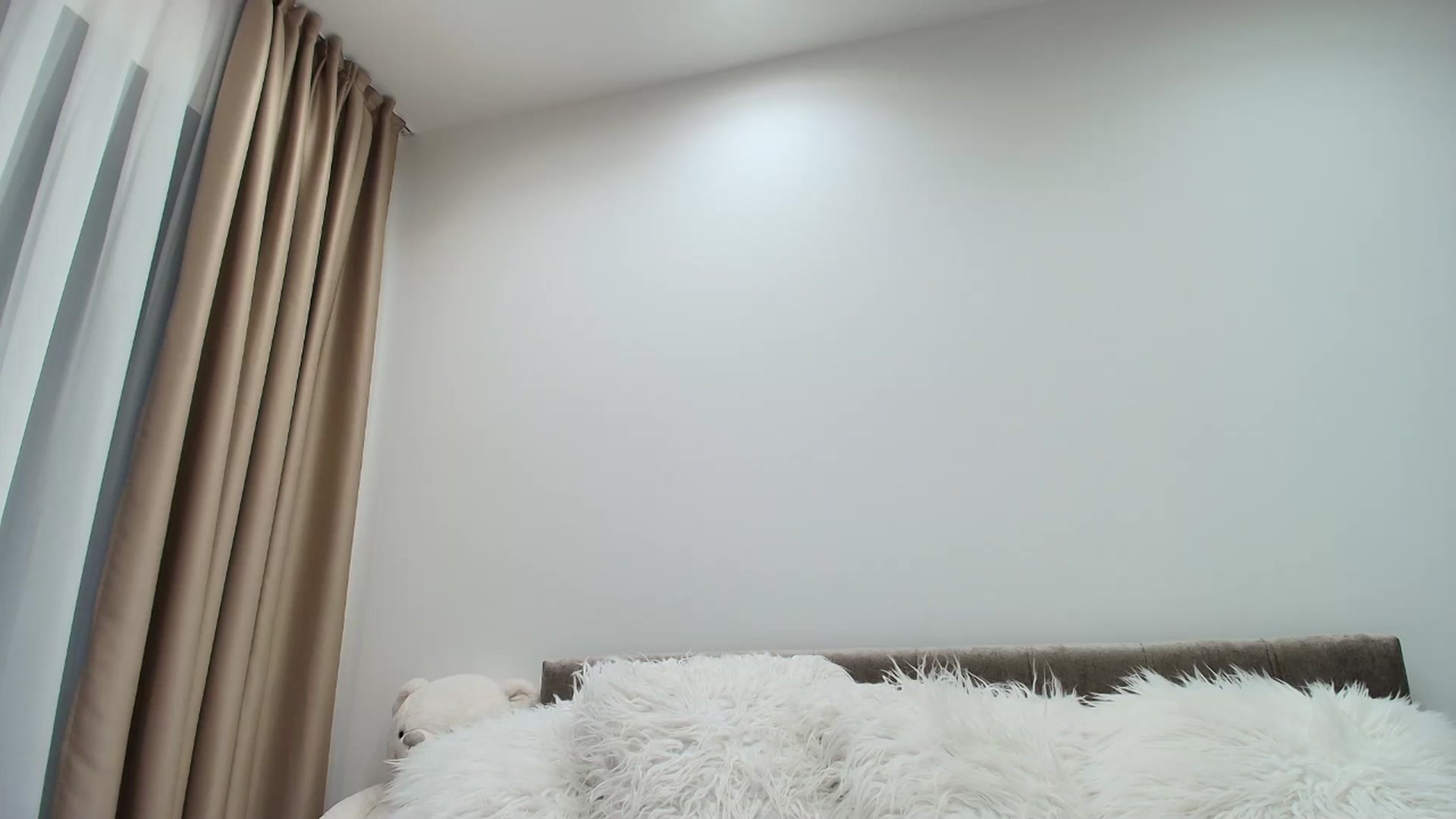 Gallery image thumbnail from Anayys's myfreecams stream on, 10/06/2025, 19:45 image 13 of 20