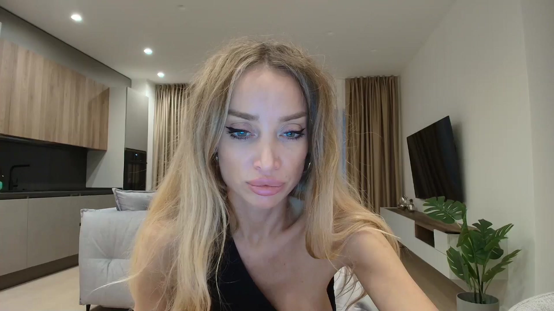 Gallery image thumbnail from Anayys's myfreecams stream on, 10/13/2025, 16:03 image 2 of 20