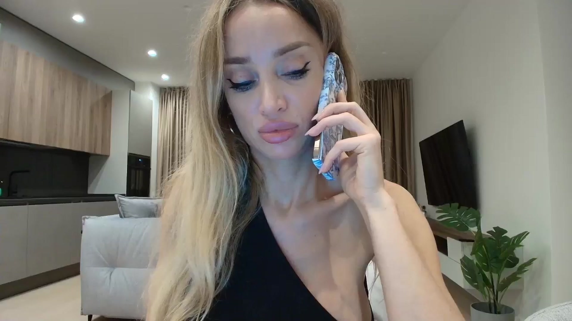 Gallery image thumbnail from Anayys's myfreecams stream on, 10/13/2025, 16:03 image 9 of 20