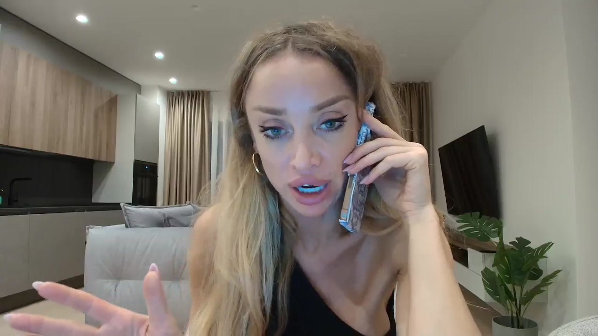 Gallery image thumbnail from Anayys's myfreecams stream on, 10/13/2025, 16:03 image 13 of 20