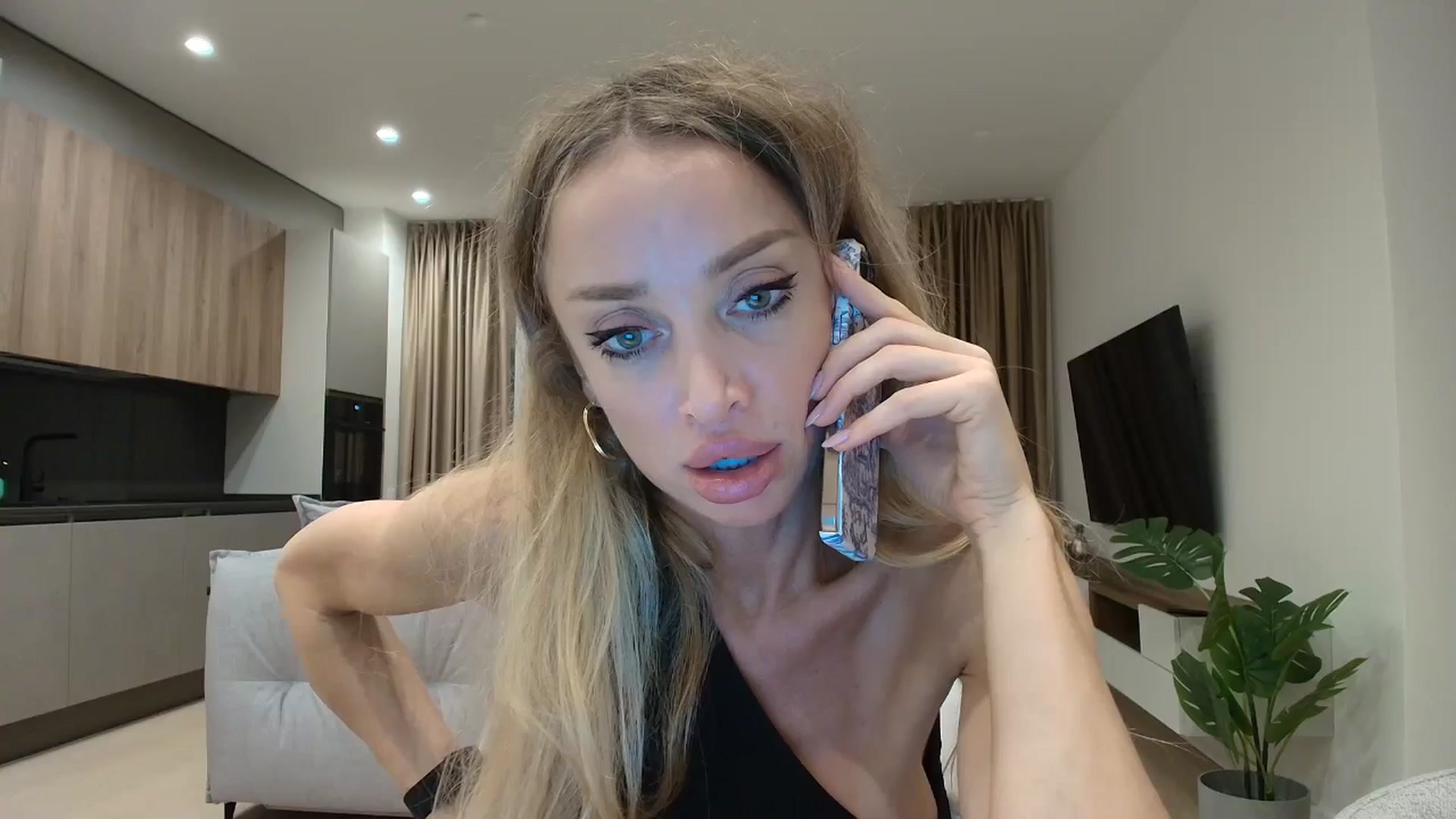 Gallery image thumbnail from Anayys's myfreecams stream on, 10/13/2025, 16:03 image 12 of 20