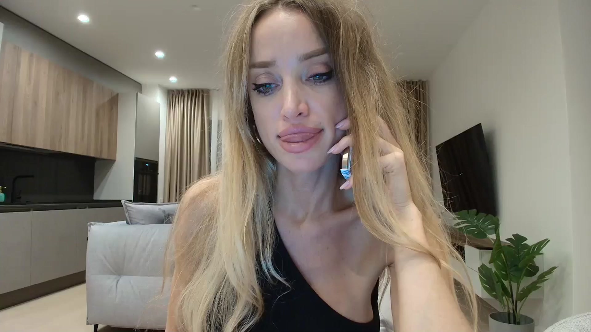 Gallery image thumbnail from Anayys's myfreecams stream on, 10/13/2025, 16:03 image 17 of 20