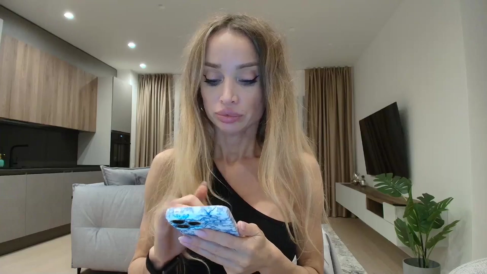 Gallery image thumbnail from Anayys's myfreecams stream on, 10/13/2025, 16:03 image 18 of 20