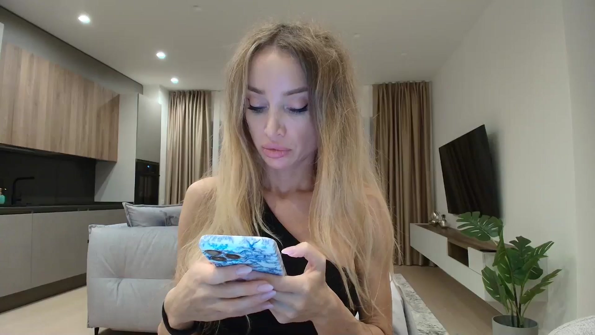 Gallery image thumbnail from Anayys's myfreecams stream on, 10/13/2025, 16:03 image 19 of 20