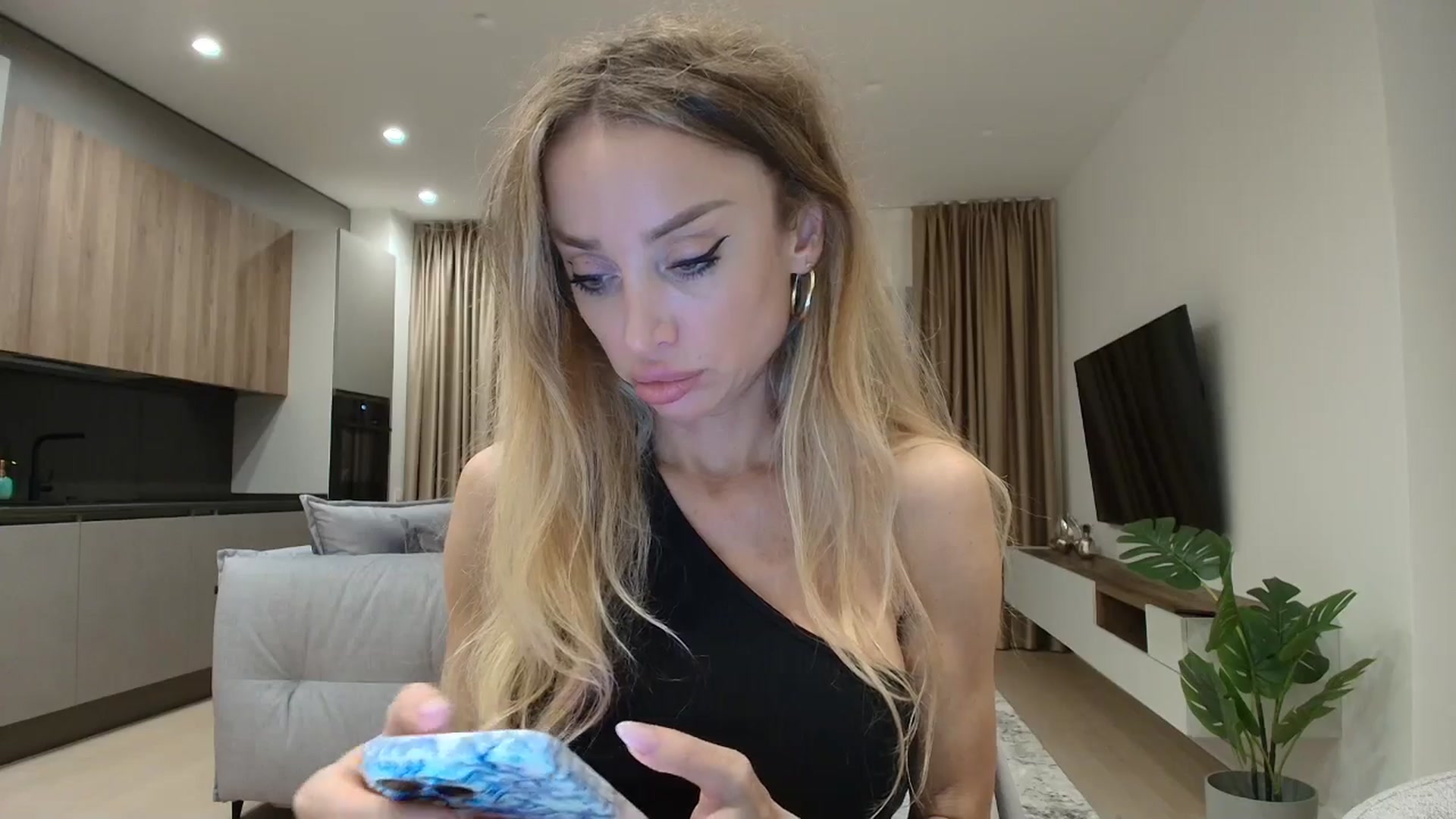 Gallery image thumbnail from Anayys's myfreecams stream on, 10/13/2025, 16:03 image 20 of 20