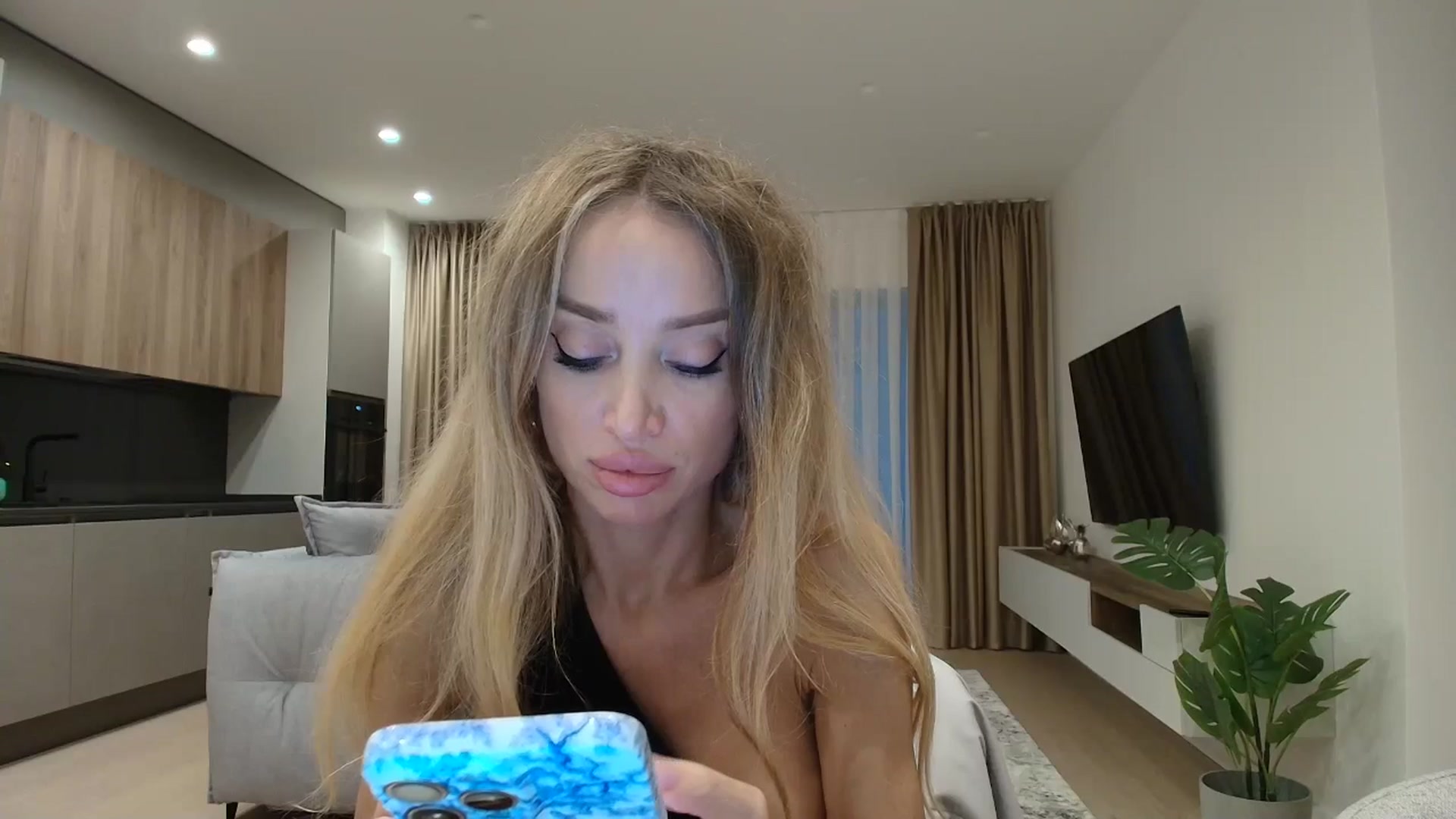 Gallery image thumbnail from Anayys's myfreecams stream on, 10/13/2025, 16:03 image 3 of 20