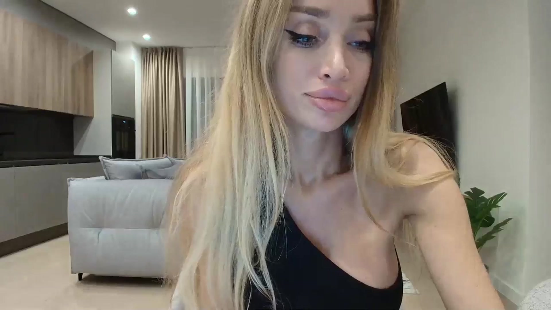 Gallery image thumbnail from Anayys's myfreecams stream on, 10/13/2025, 16:58 image 18 of 20