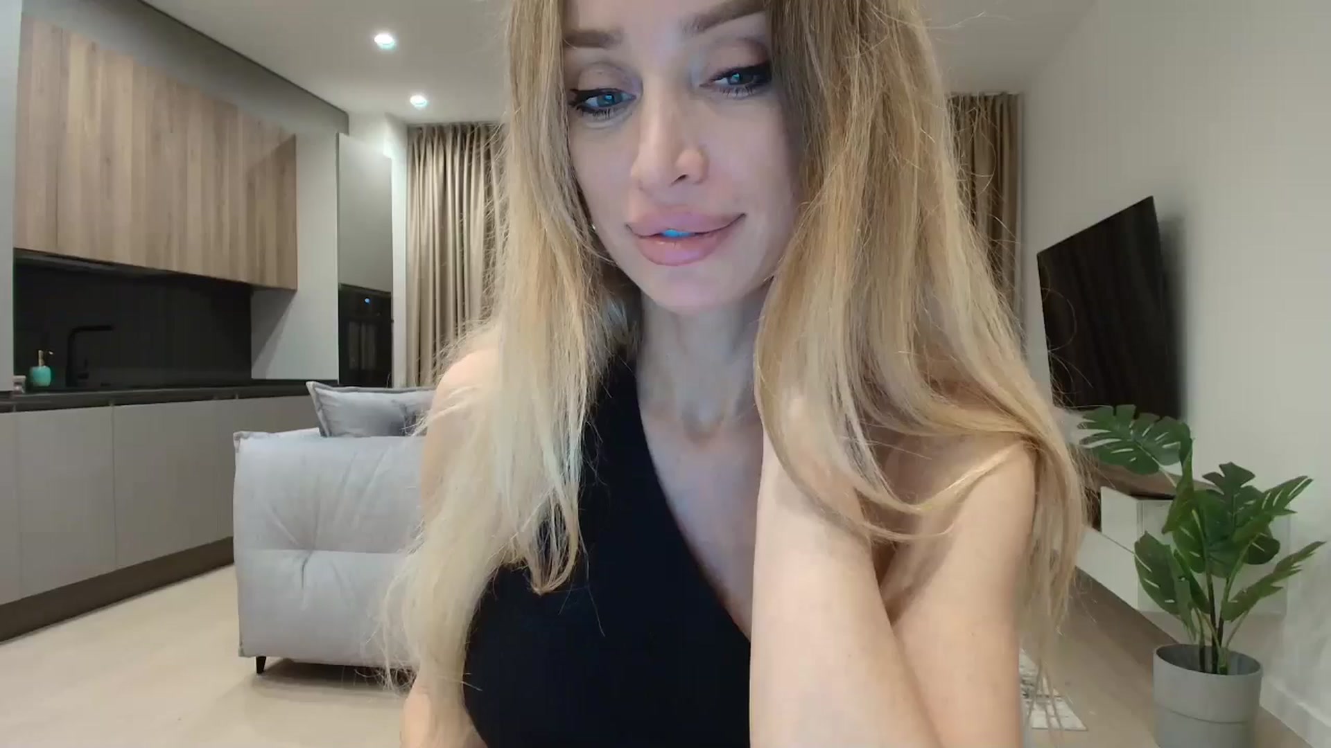 Gallery image thumbnail from Anayys's myfreecams stream on, 10/13/2025, 16:58 image 10 of 20