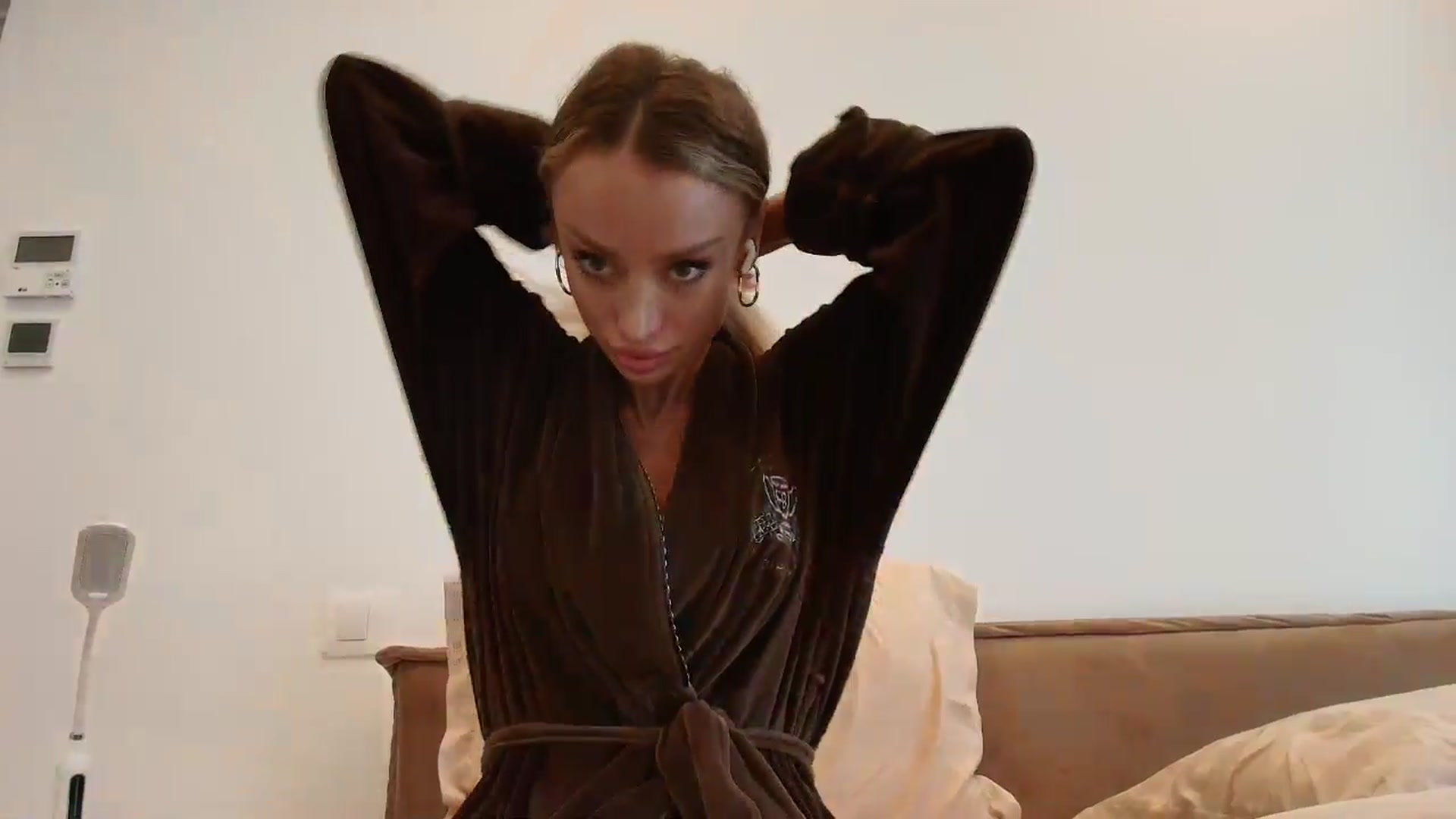 Gallery image thumbnail from Anayys's myfreecams stream on, 10/19/2025, 13:31 image 2 of 20