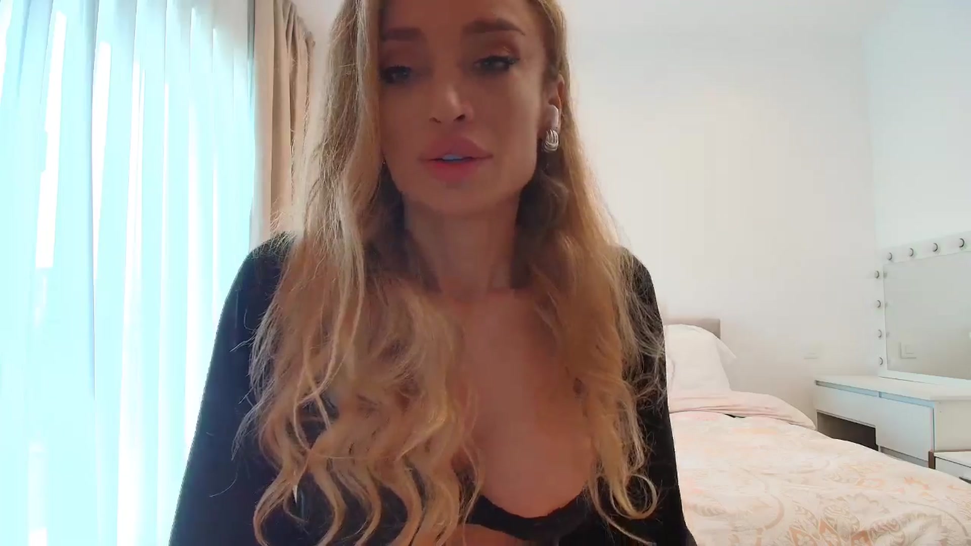 Gallery image thumbnail from Anayys's myfreecams stream on, 10/26/2025, 10:46 image 15 of 20