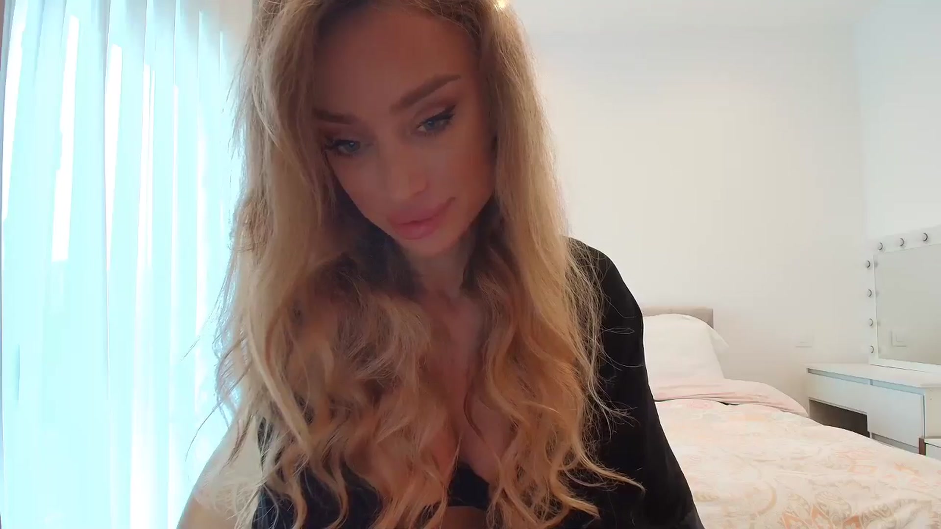 Gallery image thumbnail from Anayys's myfreecams stream on, 10/26/2025, 10:46 image 2 of 20