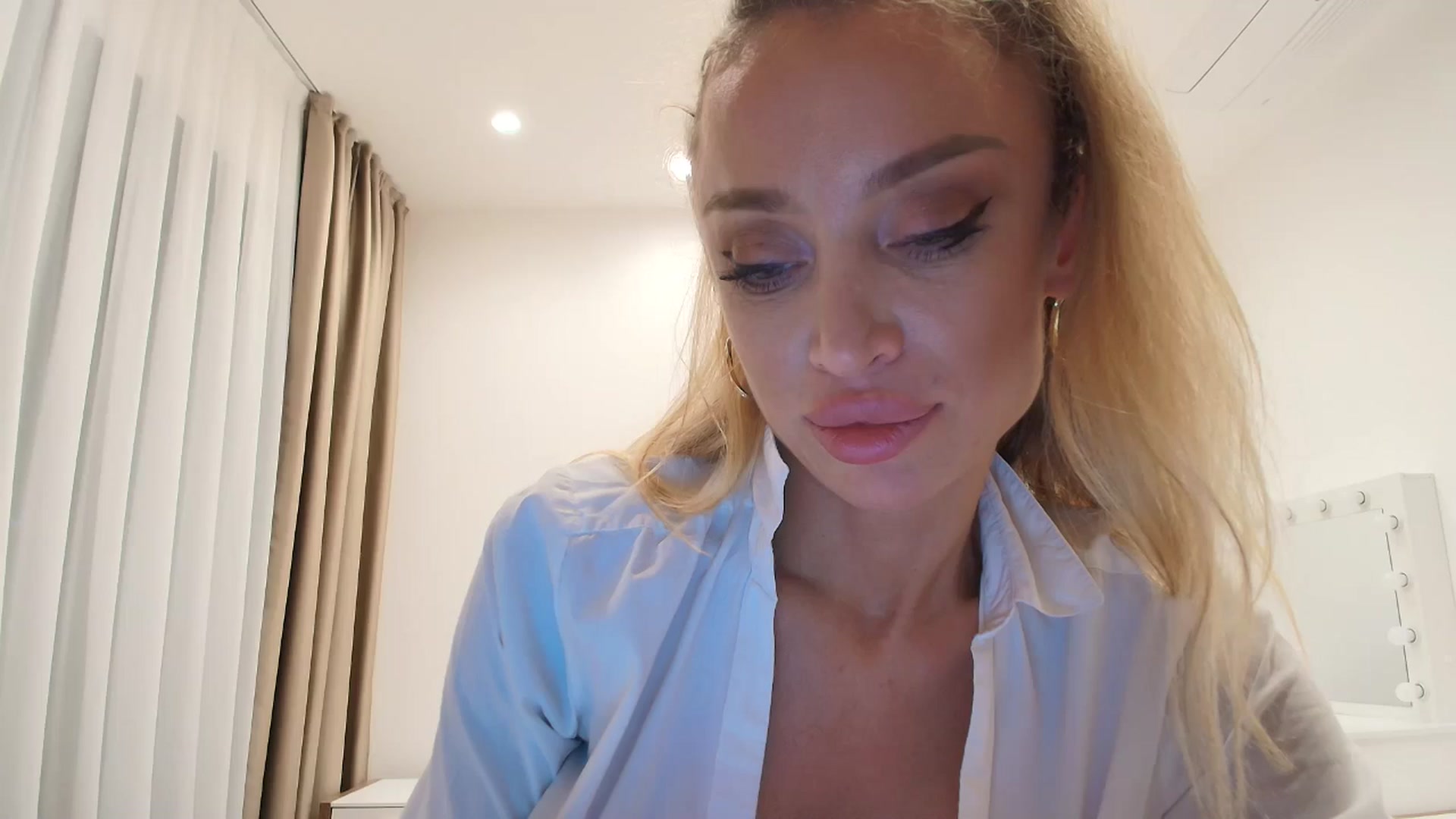 Gallery image thumbnail from Anayys's myfreecams stream on, 10/26/2025, 22:12 image 1 of 20