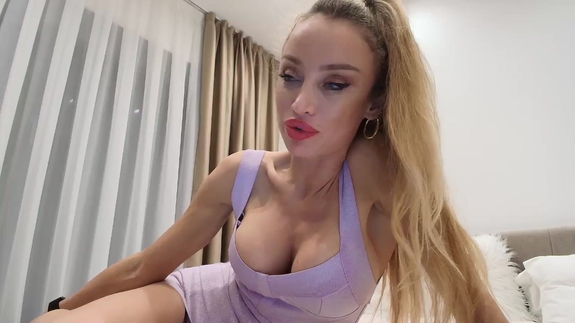 Gallery image thumbnail from Anayys's myfreecams stream on, 10/27/2025, 24:09 image 4 of 20