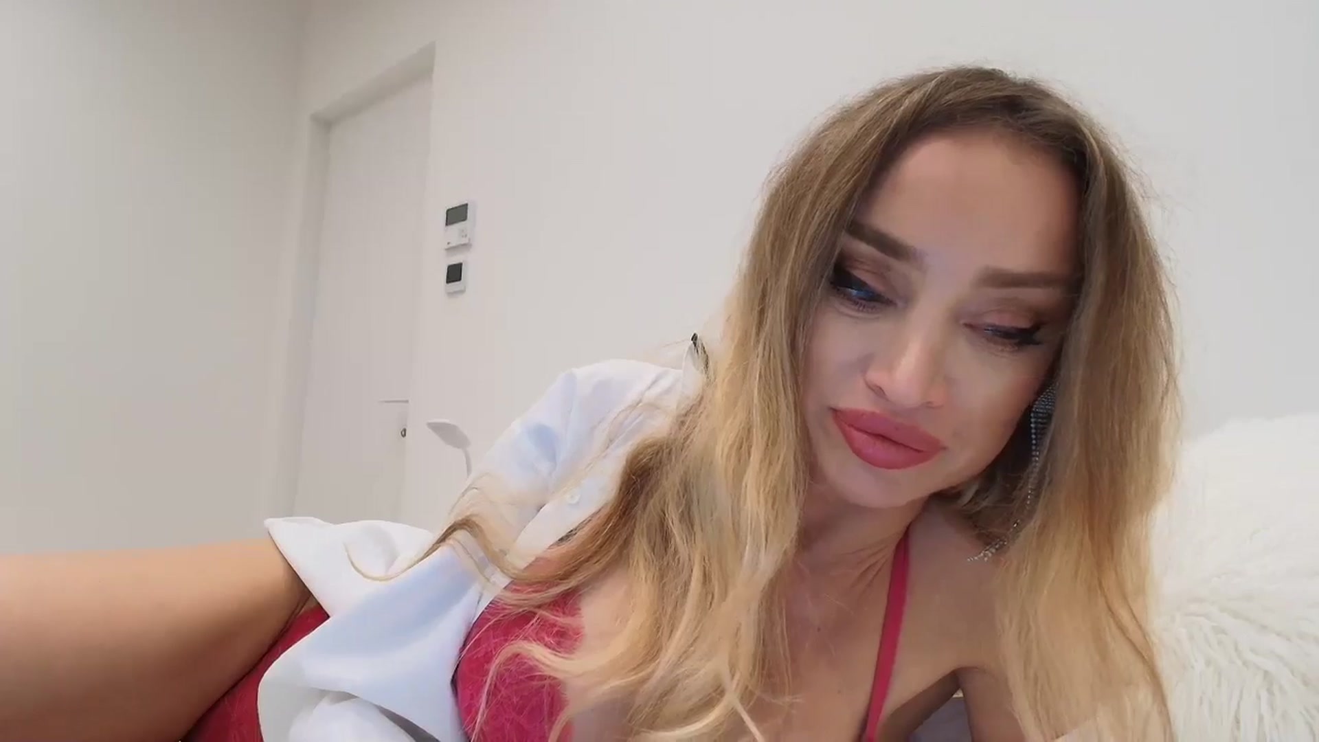Gallery image thumbnail from Anayys's myfreecams stream on, 10/29/2025, 22:35 image 6 of 20