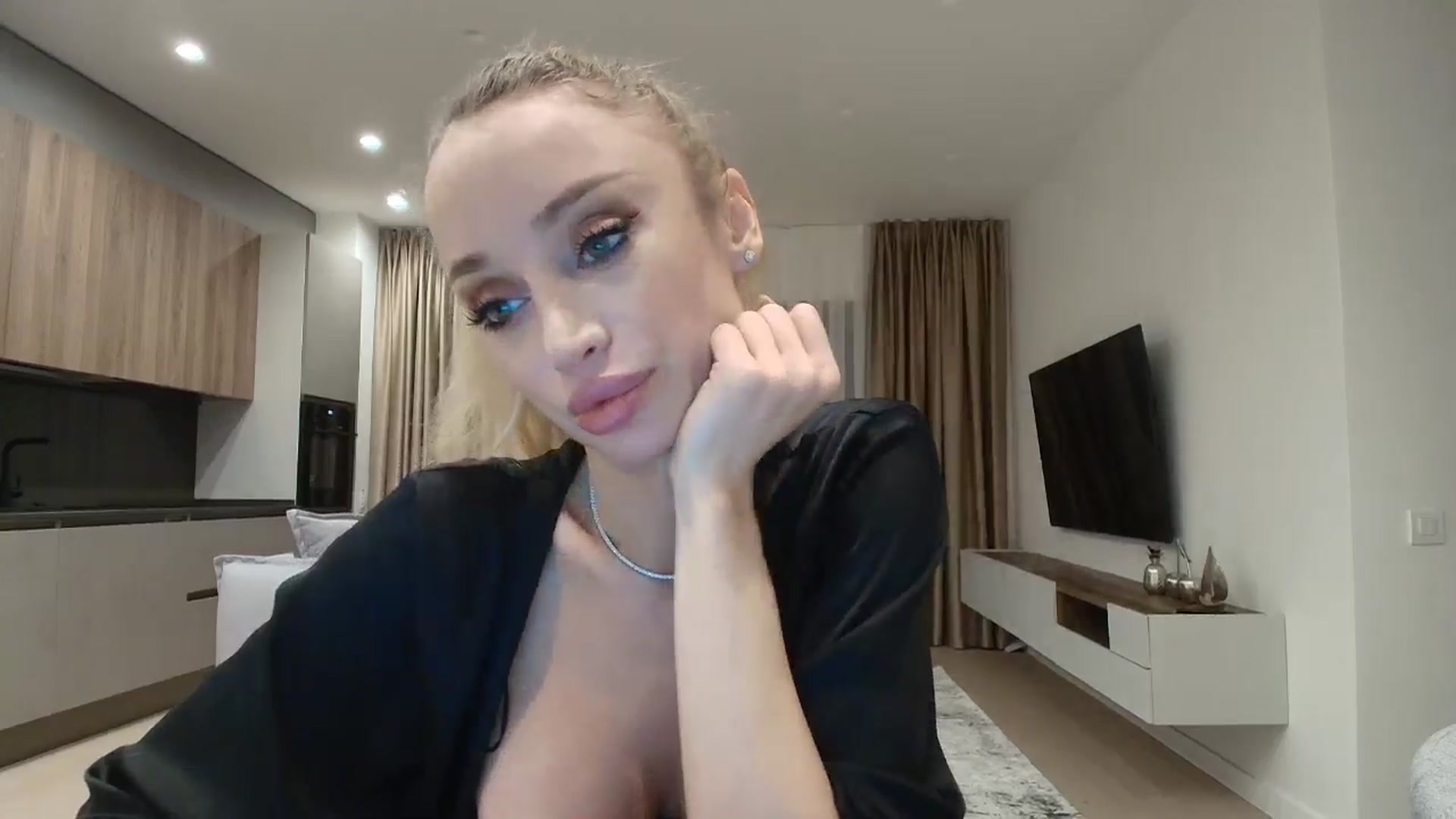 Gallery image thumbnail from Anayys's myfreecams stream on, 11/05/2025, 16:19 image 2 of 20
