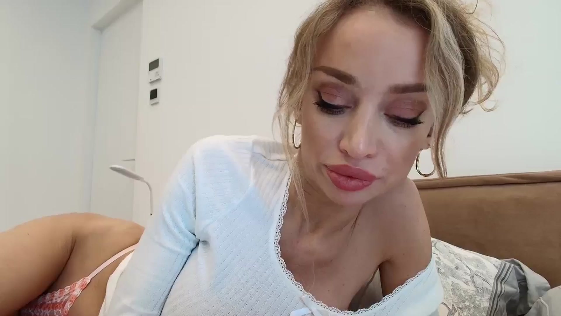 Gallery image thumbnail from Anayys's myfreecams stream on, 11/11/2025, 12:43 image 8 of 20