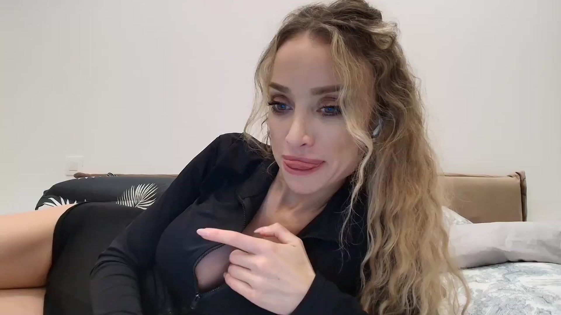 Gallery image thumbnail from Anayys's myfreecams stream on, 11/17/2025, 18:13 image 1 of 20