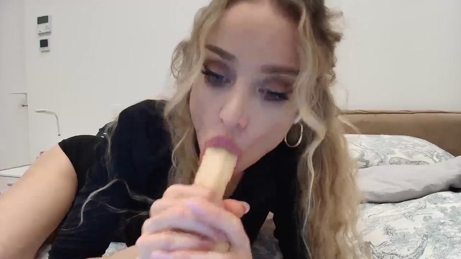 Gallery image thumbnail from Anayys's myfreecams stream on, 11/17/2025, 18:13 image 12 of 20