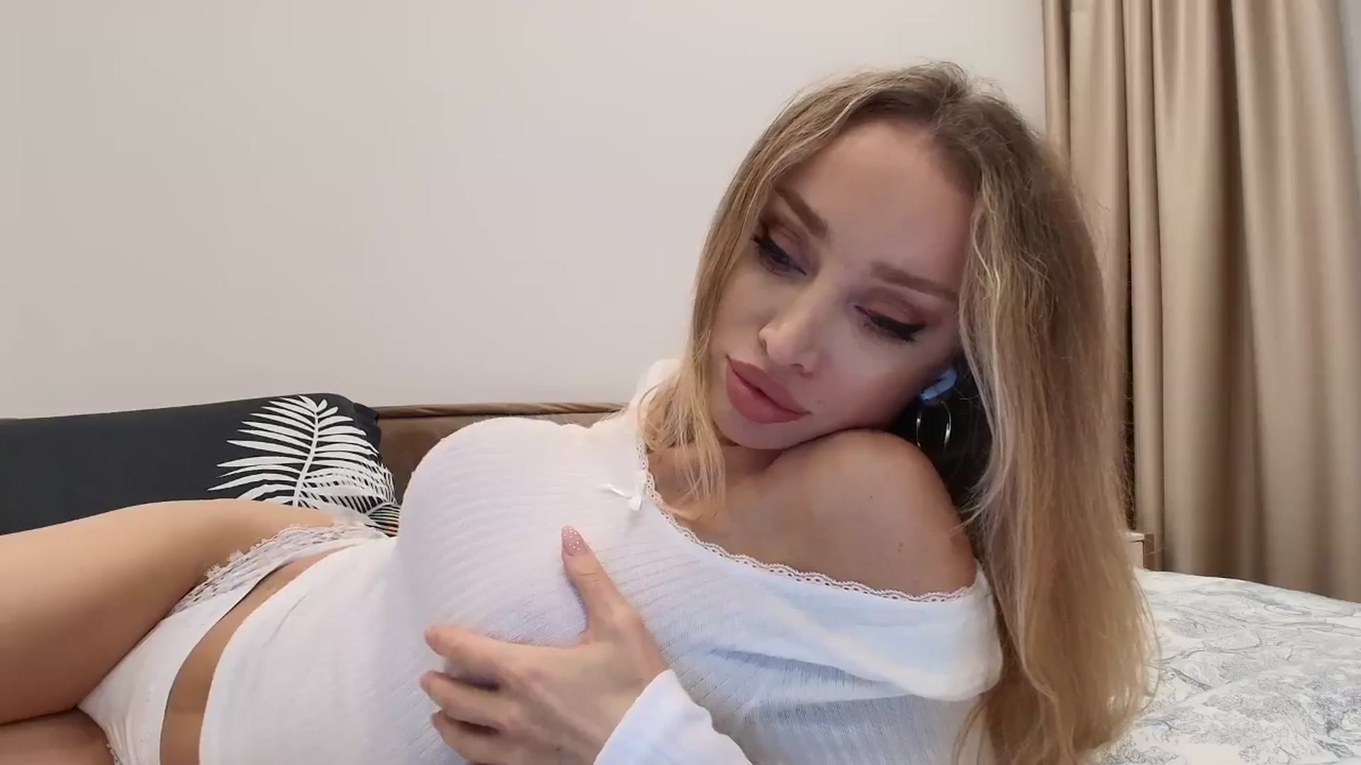 Gallery image thumbnail from Anayys's myfreecams stream on, 11/18/2025, 18:46 image 2 of 20