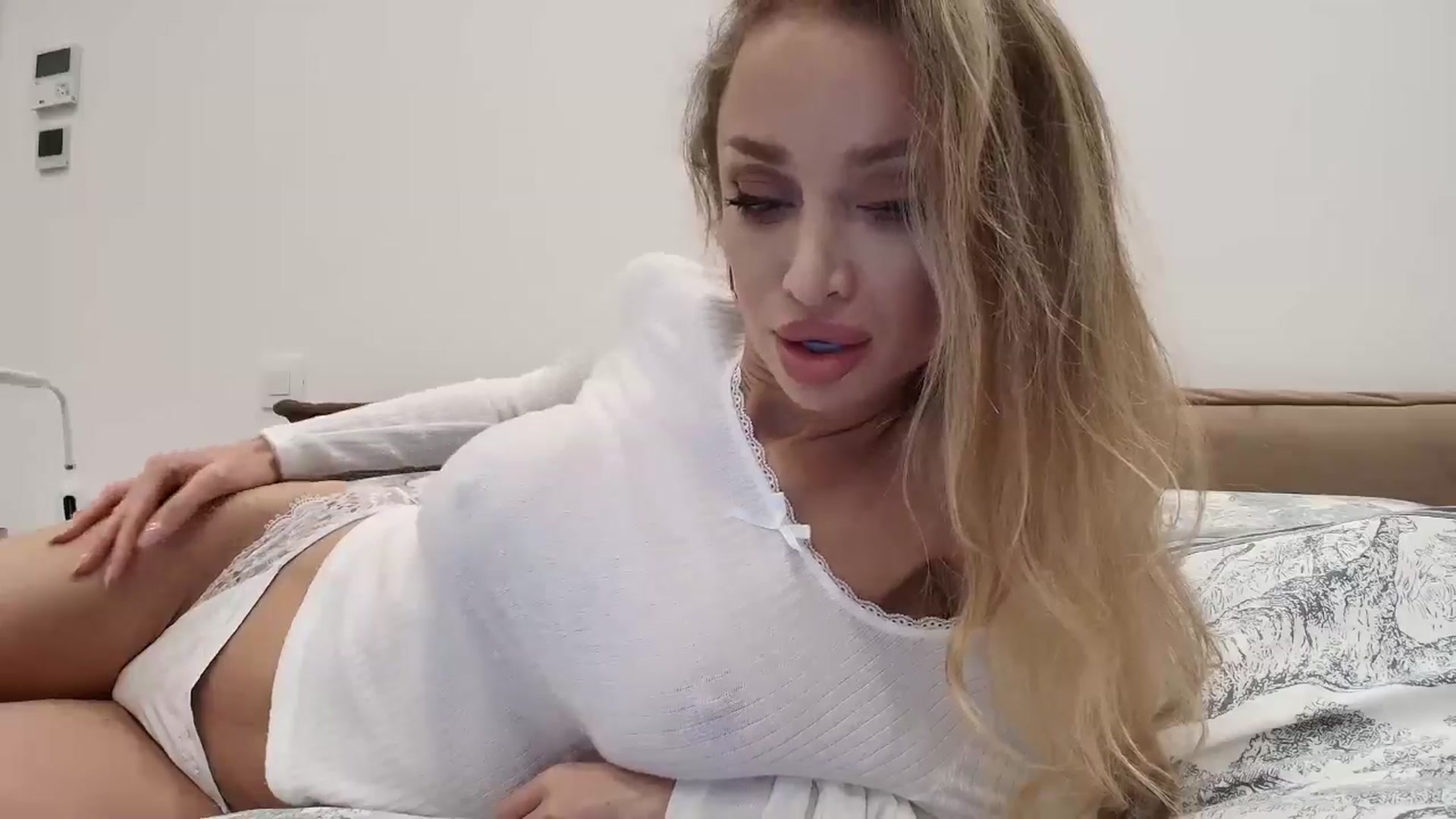 Gallery image thumbnail from Anayys's myfreecams stream on, 11/18/2025, 18:46 image 9 of 20