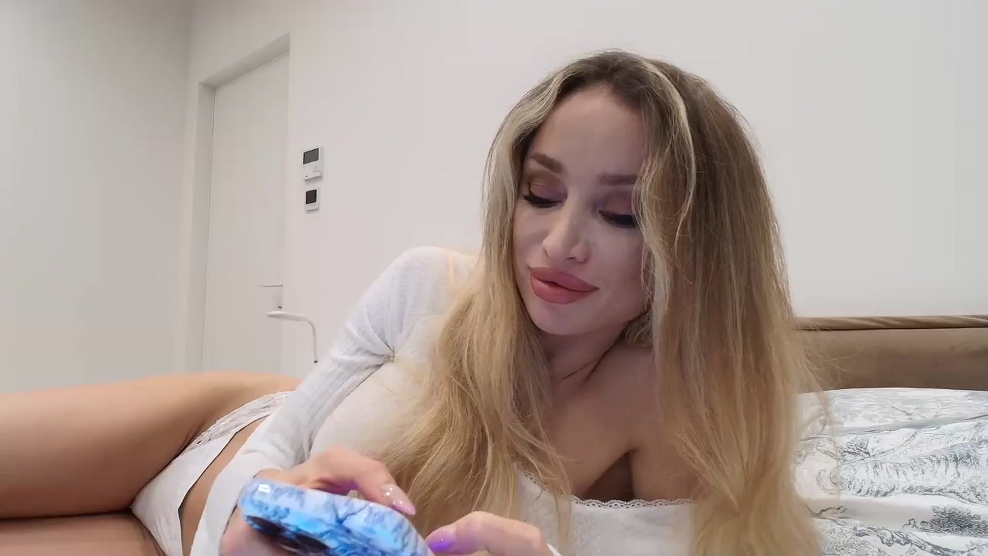 Gallery image thumbnail from Anayys's myfreecams stream on, 11/18/2025, 20:34 image 2 of 20