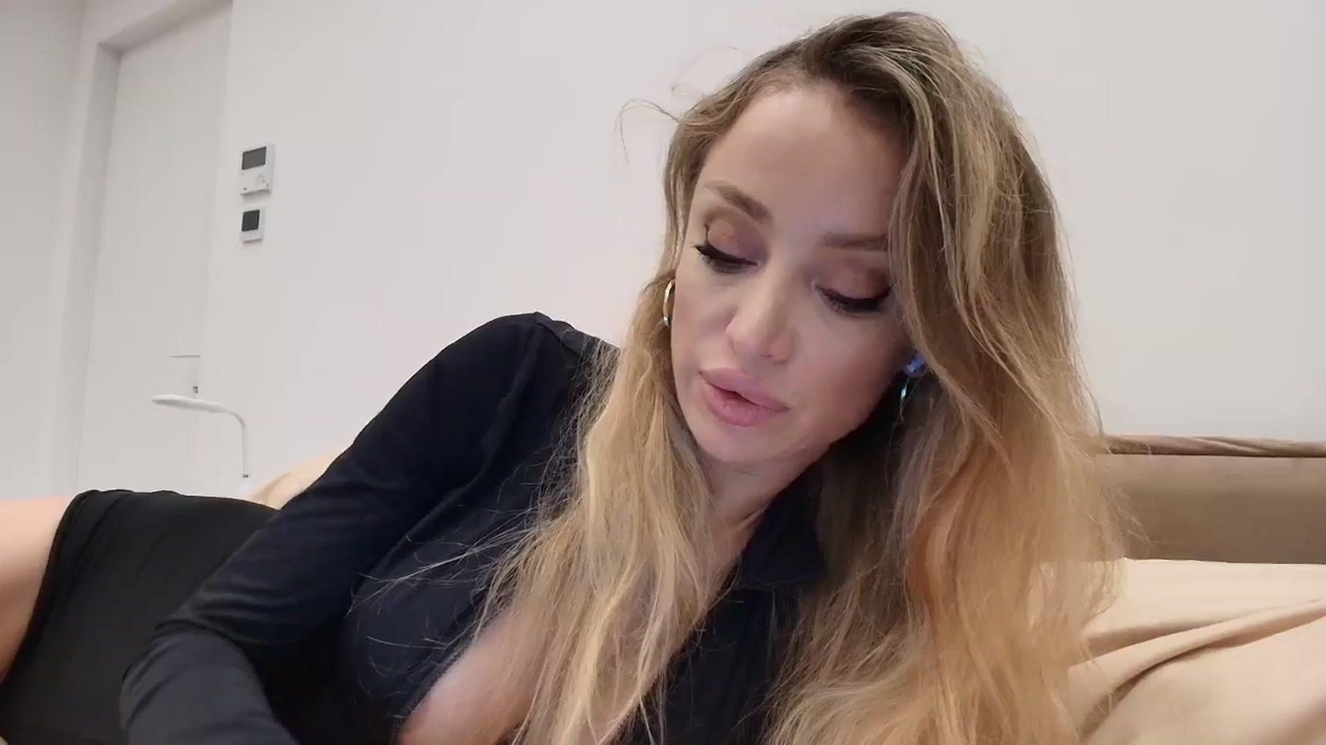Gallery image thumbnail from Anayys's myfreecams stream on, 11/23/2025, 15:19 image 15 of 20