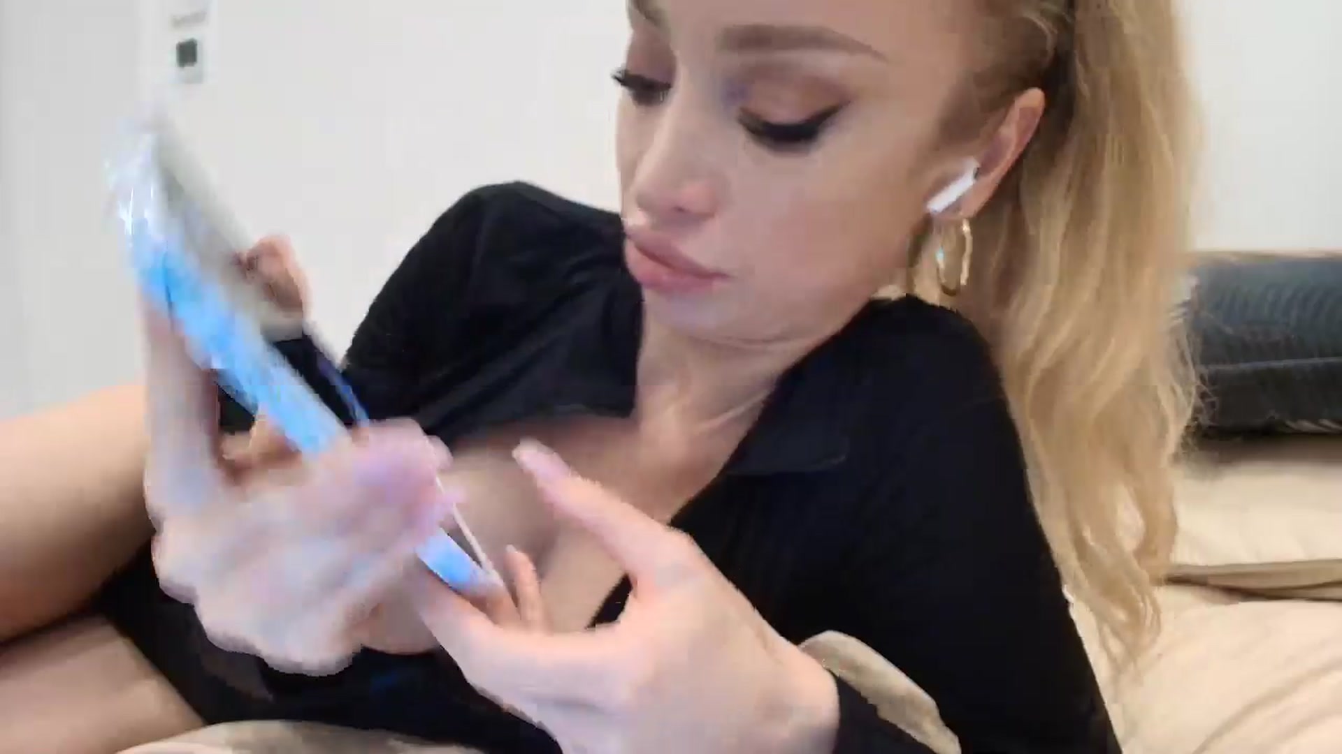 Gallery image thumbnail from Anayys's myfreecams stream on, 11/25/2025, 19:21 image 13 of 20