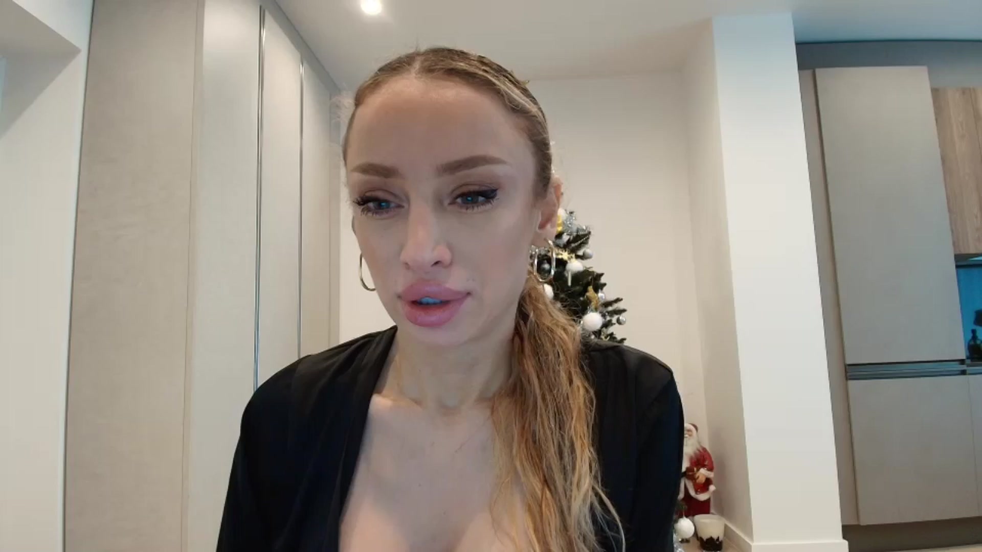 Gallery image thumbnail from Anayys's myfreecams stream on, 12/17/2025, 12:15 image 4 of 20