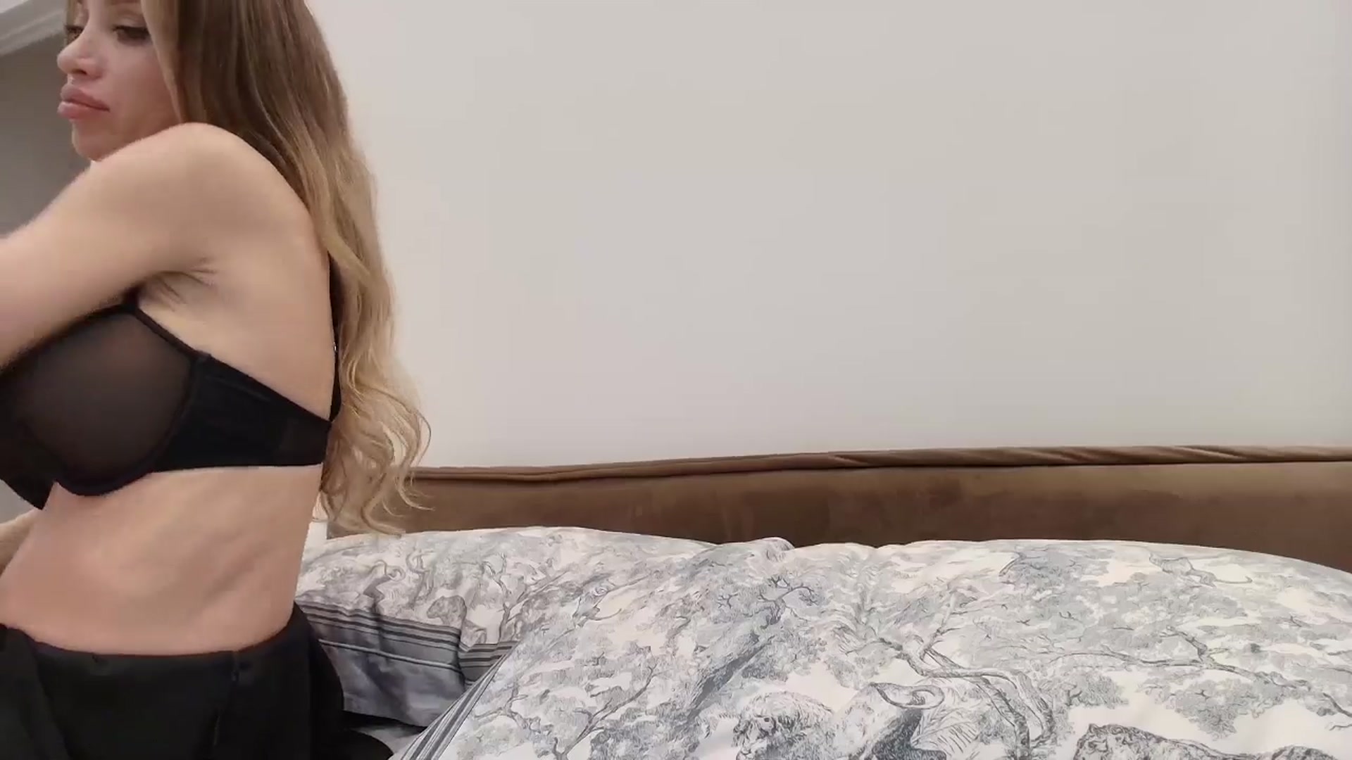 Gallery image thumbnail from Anayys's myfreecams stream on, 12/18/2025, 24:02 image 17 of 20