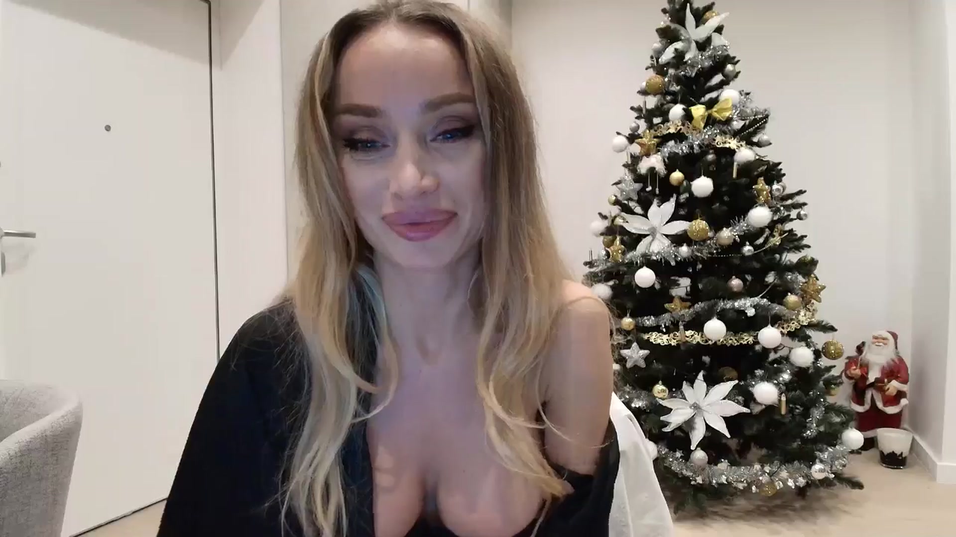 Gallery image thumbnail from Anayys's myfreecams stream on, 12/18/2025, 24:02 image 5 of 20
