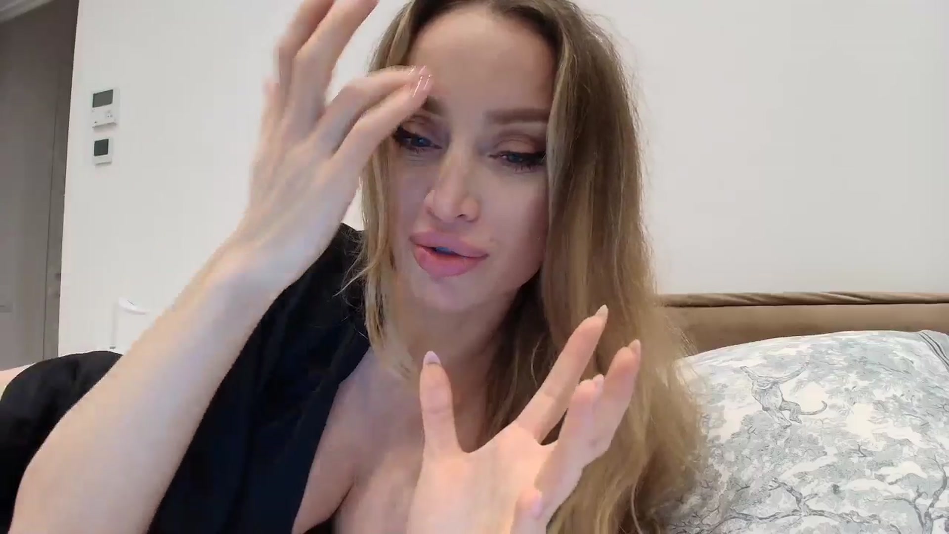 Gallery image thumbnail from Anayys's myfreecams stream on, 12/18/2025, 24:57 image 3 of 20