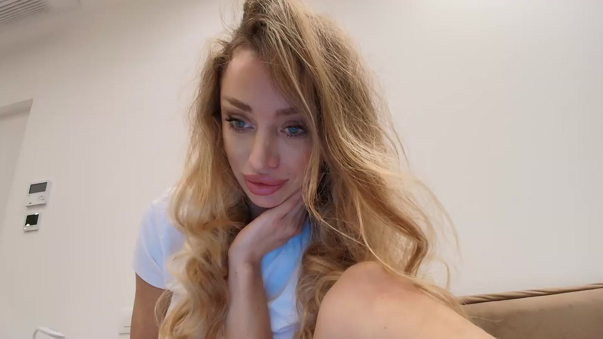 Gallery image thumbnail from Anayys's myfreecams stream on, 12/18/2025, 16:06 image 7 of 20