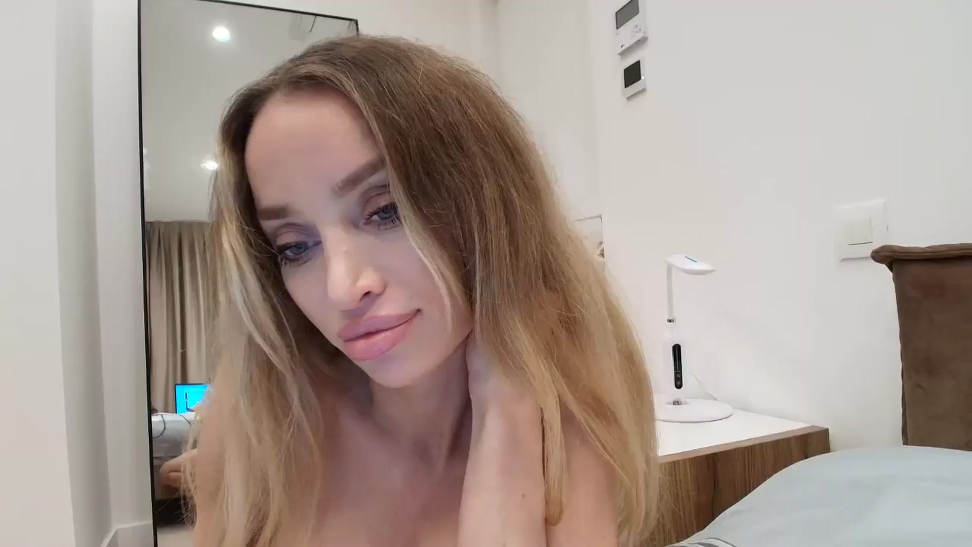 Gallery image thumbnail from Anayys's myfreecams stream on, 12/19/2025, 22:44 image 15 of 20