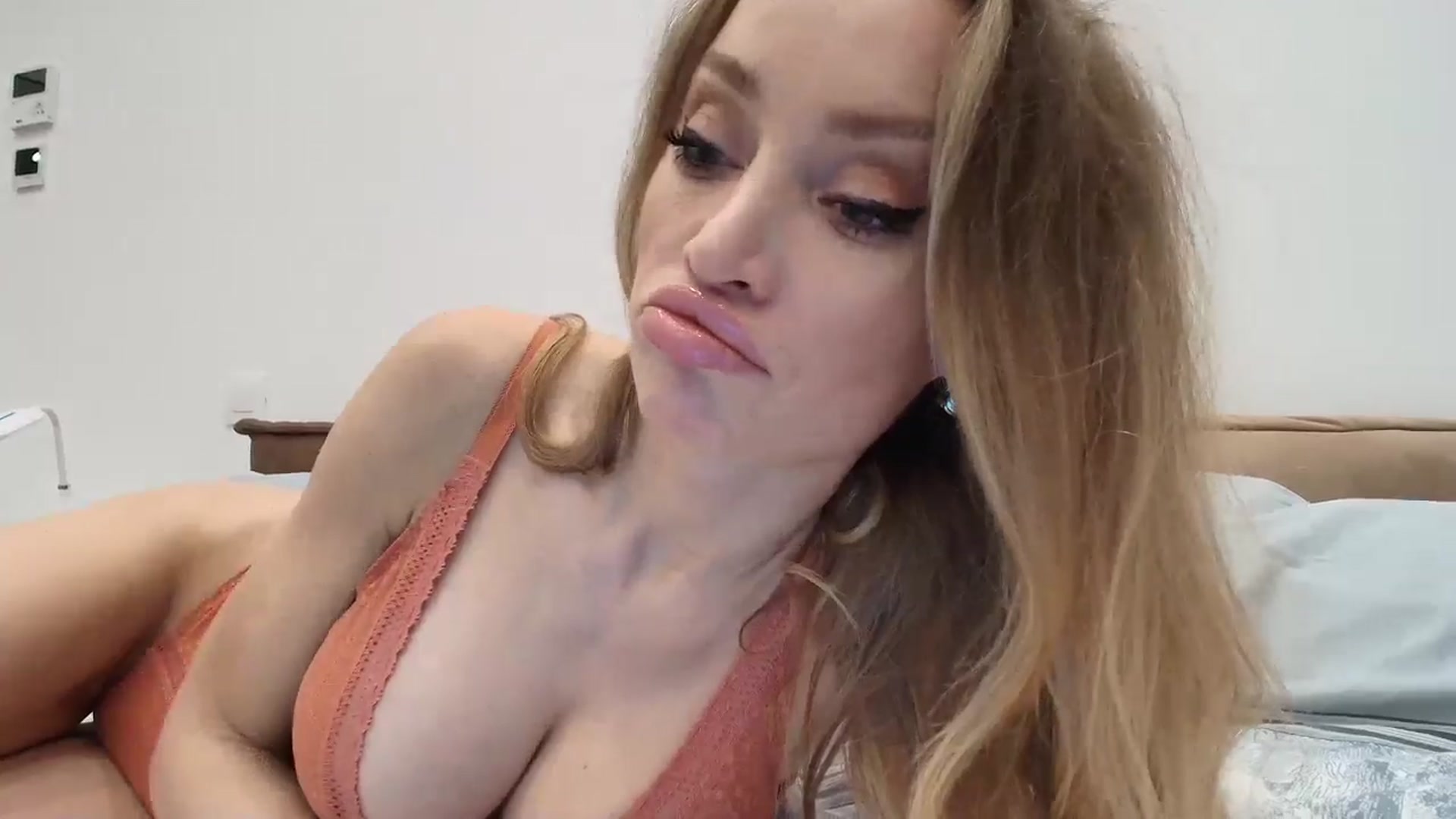 Gallery image thumbnail from Anayys's myfreecams stream on, 12/23/2025, 14:37 image 19 of 20
