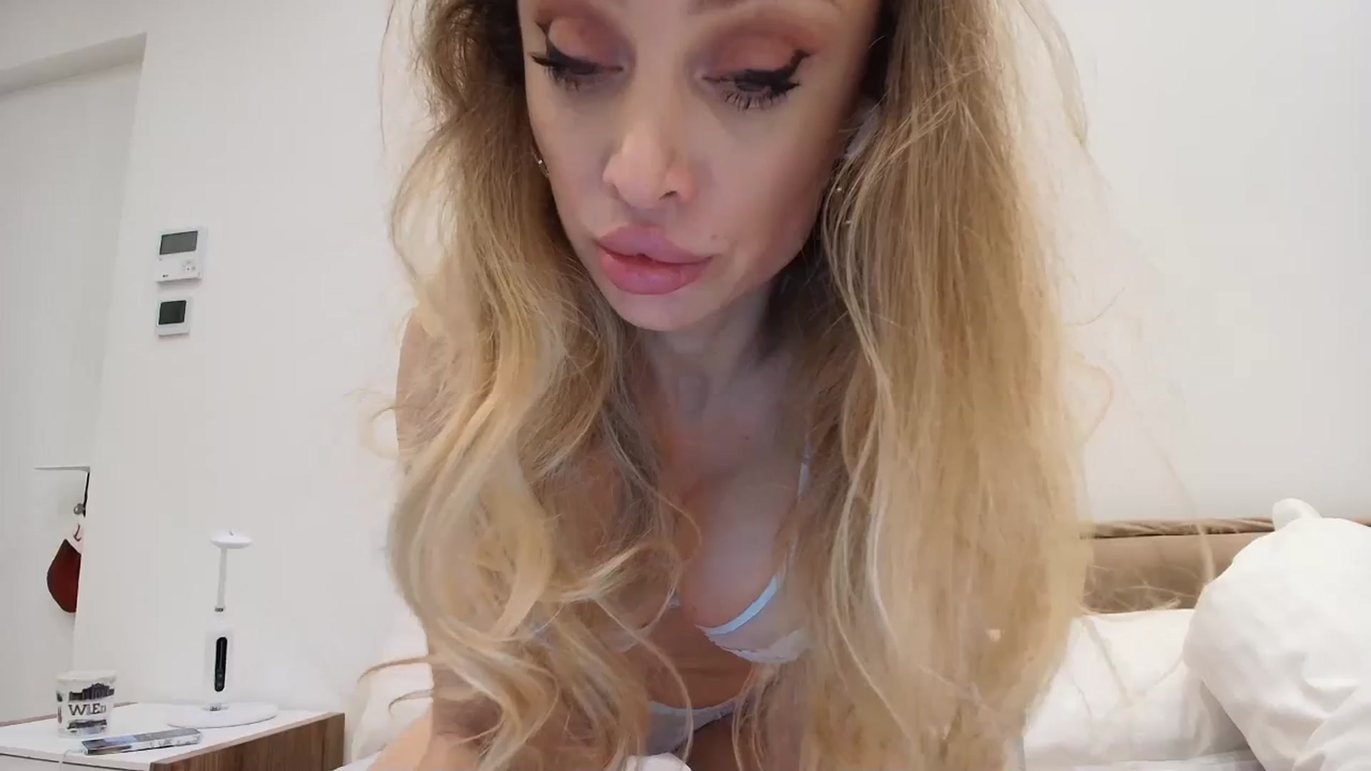 Gallery image thumbnail from Anayys's myfreecams stream on, 12/26/2025, 19:43 image 9 of 20