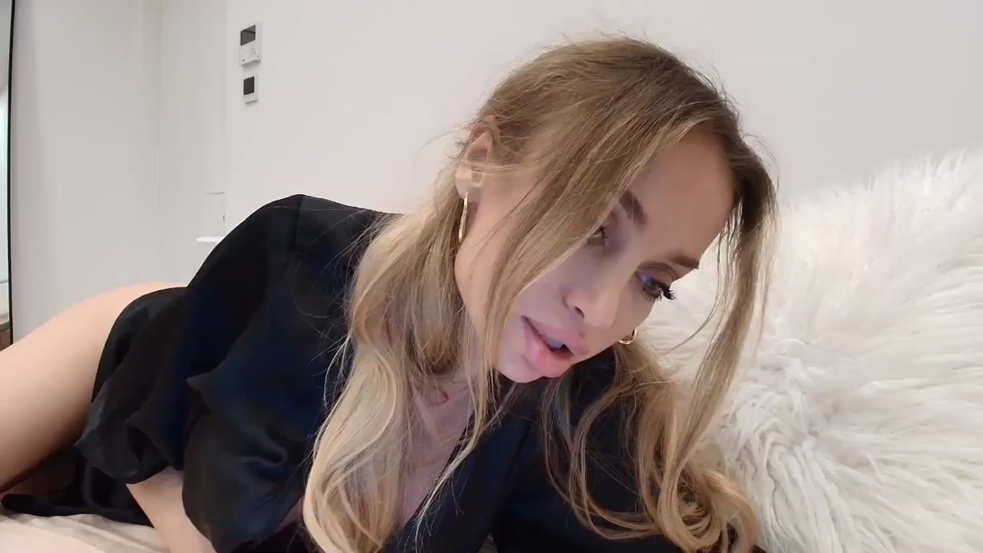 Gallery image thumbnail from Anayys's myfreecams stream on, 12/29/2025, 22:09 image 13 of 20
