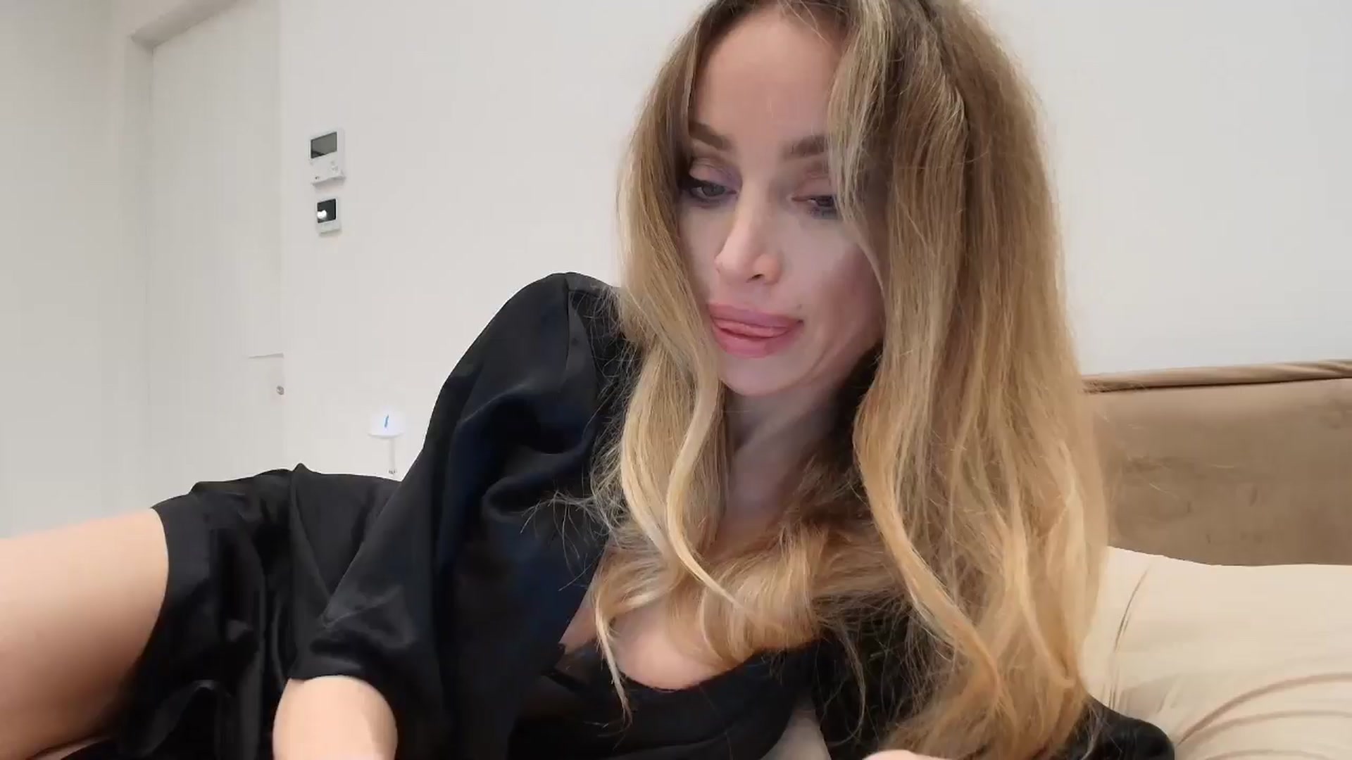 Gallery image thumbnail from Anayys's myfreecams stream on, 12/30/2025, 21:21 image 1 of 20