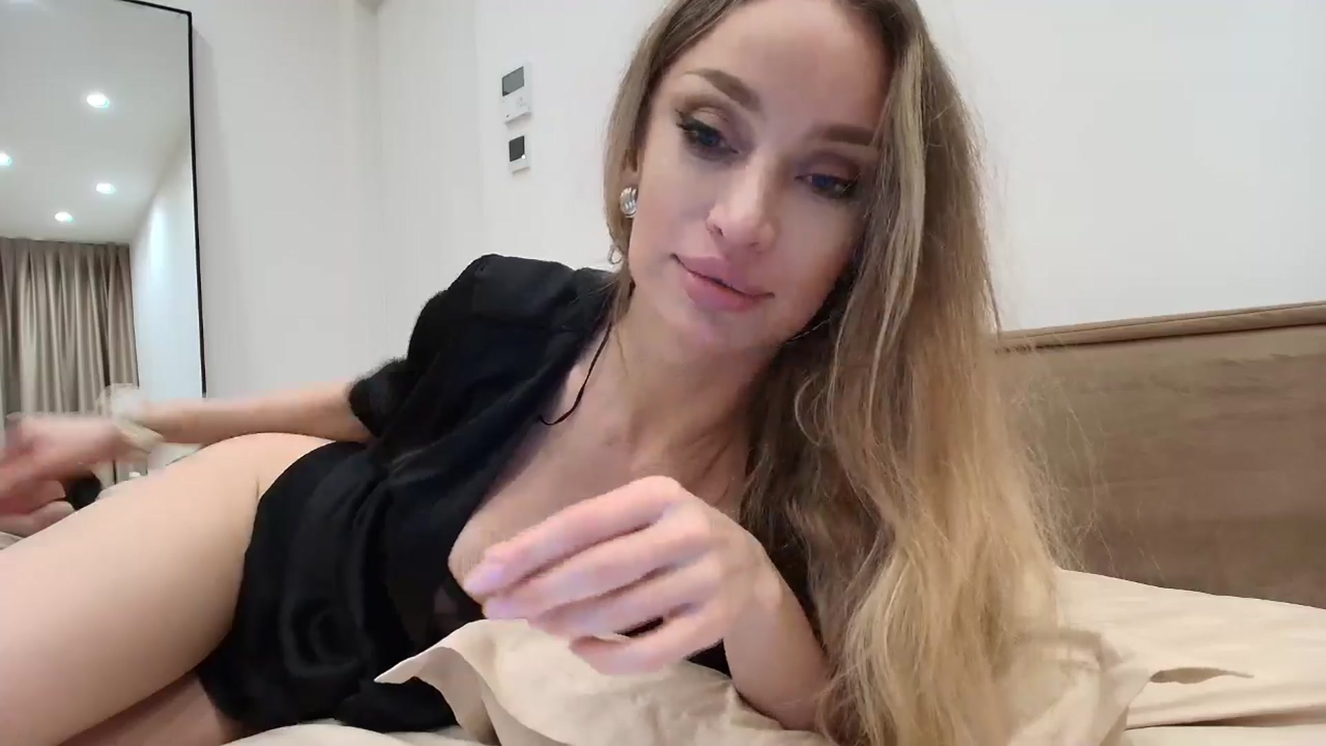 Gallery image thumbnail from Anayys's myfreecams stream on, 12/30/2025, 23:58 image 13 of 20