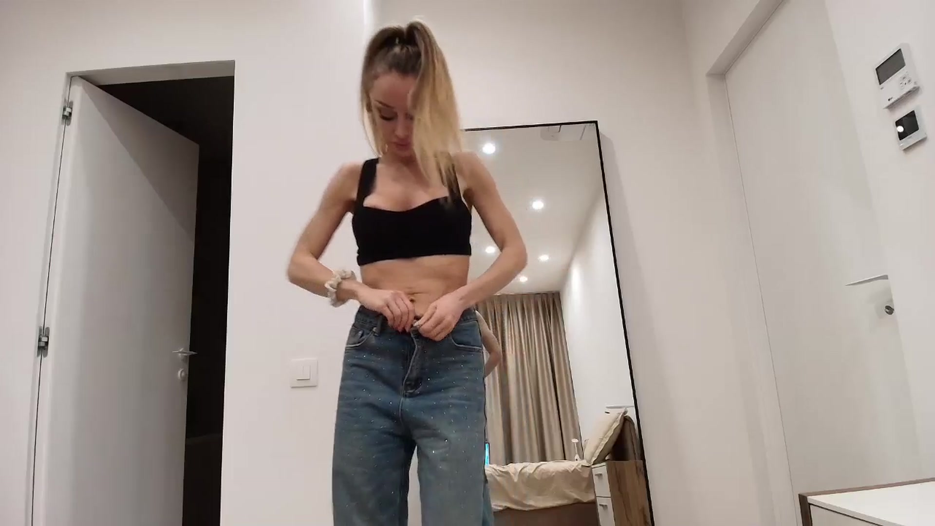 Gallery image thumbnail from Anayys's myfreecams stream on, 12/30/2025, 23:58 image 17 of 20