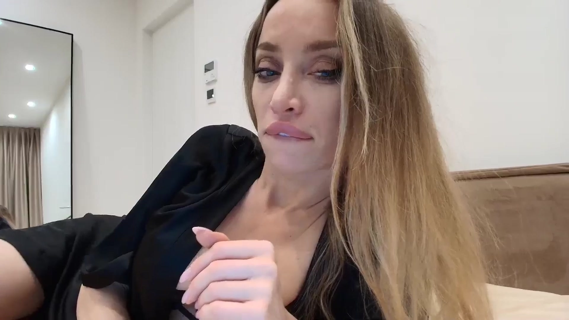 Gallery image thumbnail from Anayys's myfreecams stream on, 12/30/2025, 23:58 image 5 of 20